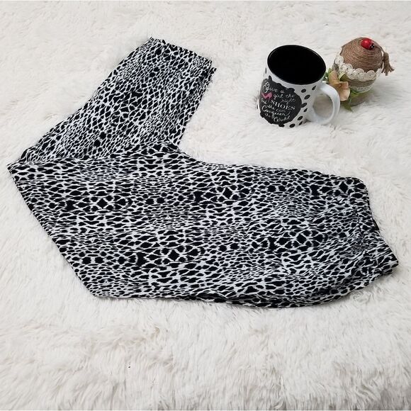 SMALL Victoria's Secret Animal Print Sleep Pants - Picture 1 of 3